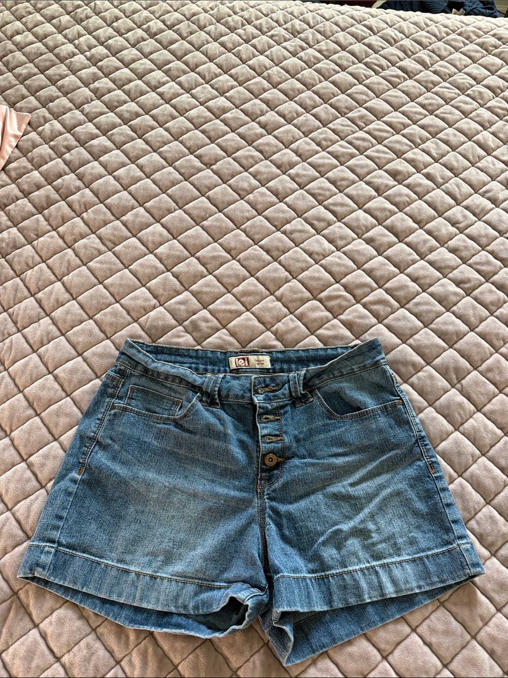 Lee Women's Button-Front Denim Shorts in Medium Blue Wash